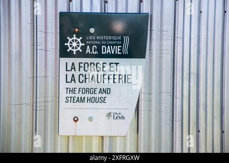 National Historic Place of AC DAVIE Werft Forge and Dampfhaus Schild am Quai Paquet in Levis, Quebec, Kanada Stockfoto