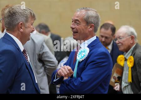 Der britische Reformführer Nigel Farage im Clacton Leisure Centre in Clacton, Essex, während der Wahlen 2024. Bilddatum: Freitag, 5. Juli 2024. Stockfoto