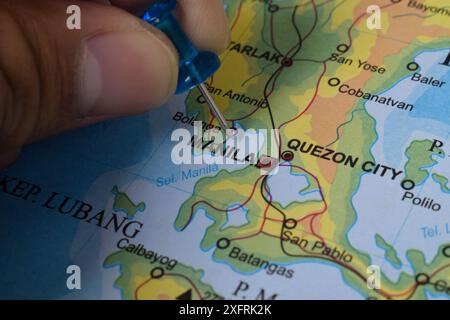 PIN on Map View of Manila Philippines. Nahaufnahme und selektiver Fokus. Reisekonzept Stockfoto