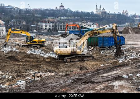 Schwere Baumaschinen, Die Auf Schmutzigen Baustellen Arbeiten Stockfoto