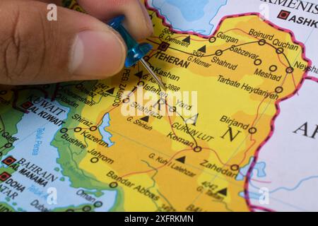 PIN on Iran of the World Map. Nahaufnahme und selektiver Fokus Stockfoto