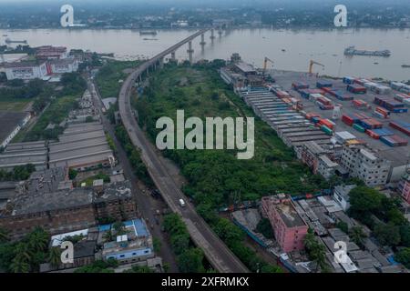 Die sechste Bangladesch-China-Freundschaftsbrücke, auch bekannt als Muktarpur-Brücke über den Fluss Dhaleswari, die Narayanganj und Munshiganj verbindet Stockfoto