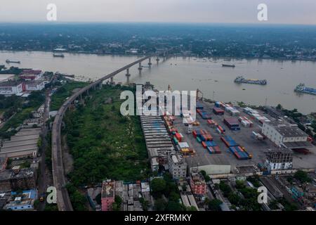 Die sechste Bangladesch-China-Freundschaftsbrücke, auch bekannt als Muktarpur-Brücke über den Fluss Dhaleswari, die Narayanganj und Munshiganj verbindet Stockfoto