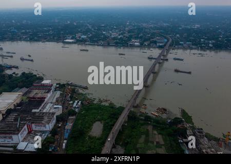 Die sechste Bangladesch-China-Freundschaftsbrücke, auch bekannt als Muktarpur-Brücke über den Fluss Dhaleswari, die Narayanganj und Munshiganj verbindet Stockfoto