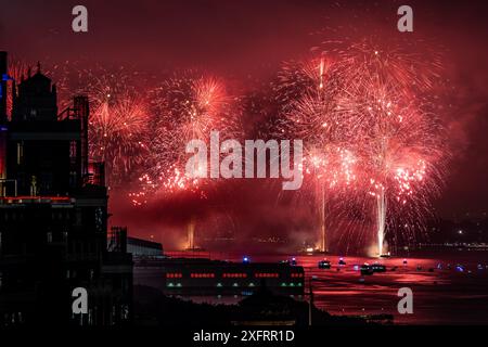 New York City, Usa. Juli 2024. Macy's 4. Juli Feuerwerk über dem Hudson River in New York City. Quelle: SOPA Images Limited/Alamy Live News Stockfoto