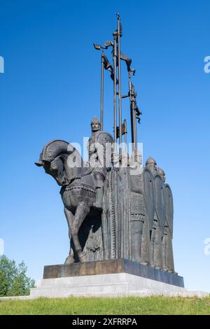 PSKOV, RUSSLAND - 11. JUNI 2024: Blick auf das Denkmal der Eisschlacht auf dem Berg Sokolikha an einem sonnigen Juni-Tag Stockfoto