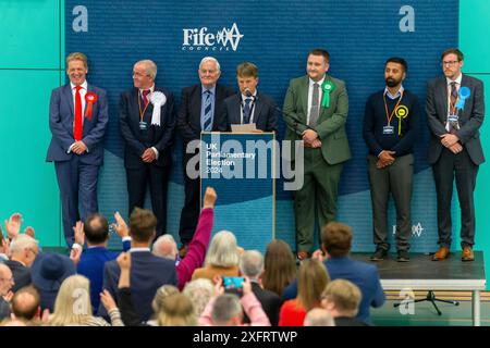 Glenrothes, Schottland. Juli 2024. Wahl im Vereinigten Königreich: Ken Gourlay, der Wahlleiter des Fife Council, gibt das Ergebnis der britischen Parlamentswahlen für die Wahlkreise Dunfermline und Dollar bekannt. Quelle: Tim Gray/Alamy Live News Stockfoto