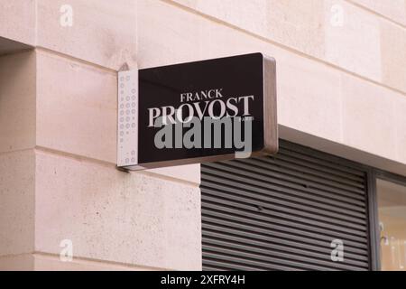 Bordeaux , Frankreich - 06 26 2024 : franck Propst Logo Zeichen und Markentext Kette Fassade Eingang Beschilderung Wand Salon Wand Friseur französisch Friseur Stockfoto