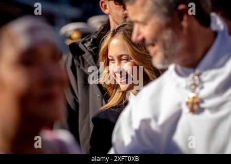 Nuuk, Groenland. Juli 2024. Prinzessin Josephine und König Frederik X. bei Ankunft in Nuuk in Grönland, Donnerstag, 4. Juli 2024. Das Königspaar besucht offiziell Grönland vom 29. Juni bis 6. Juli 2024. Der Besuch beginnt in der Disko Bay und das königliche Paar fährt dann mit Dannebrog nach Süden entlang Grönlands Westküste. (Foto: Ida Marie Odgaard/Ritzau Scanpix) Credit: Ritzau/Alamy Live News Stockfoto