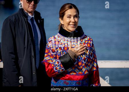 Nuuk, Groenland. Juli 2024. Königin Maria bei Ankunft in Nuuk in Grönland, Donnerstag, 4. Juli 2024. Das Königspaar besucht offiziell Grönland vom 29. Juni bis 6. Juli 2024. Der Besuch beginnt in der Disko Bay und das königliche Paar reist dann mit Dannebrog nach Süden entlang Grönlands Westküste. (Foto: Ida Marie Odgaard/Ritzau Scanpix) Credit: Ritzau/Alamy Live News Stockfoto