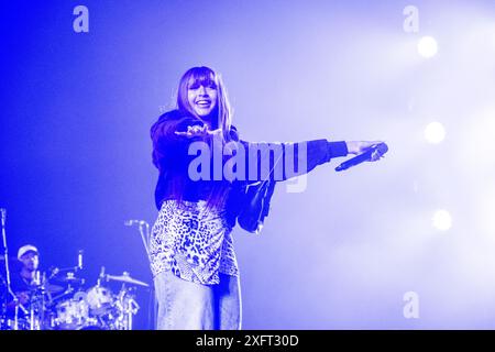 Roskilde, Dänemark. Juli 2024. Die britische Sängerin PinkPantheress tritt am 4. Juli 2024 in der Arena Scene beim Roskilde Music Festival in Dänemark auf. Quelle: Ritzau/Alamy Live News Stockfoto