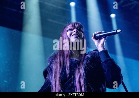 Roskilde, Dänemark. Juli 2024. Die britische Sängerin PinkPantheress tritt am 4. Juli 2024 in der Arena Scene beim Roskilde Music Festival in Dänemark auf. Quelle: Ritzau/Alamy Live News Stockfoto