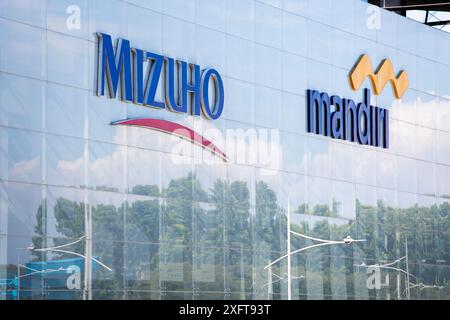 Marketing-Visualisierung für Business Signboard von Mizlho Bank und Mandiri Group. Singapur. Stockfoto