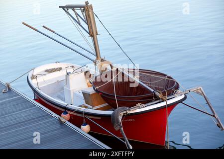 Boot manipulierten für Angeln Aal. Port. Urola Fluss. Zumaia. Gipuzkoa. Baskisches Land. Spanien Stockfoto