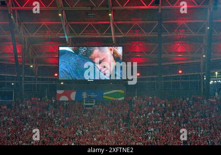 Leipzig, Deutschland. Juli 2024. Team TUR feiert den Sieg im Best of 16 Spiel ÖSTERREICH - TueRKIJE 1-2 der UEFA-Europameisterschaft 2024 am 02. Juli 2024 in Leipzig. Fotograf: ddp Images/STAR-Images Credit: ddp Media GmbH/Alamy Live News Stockfoto