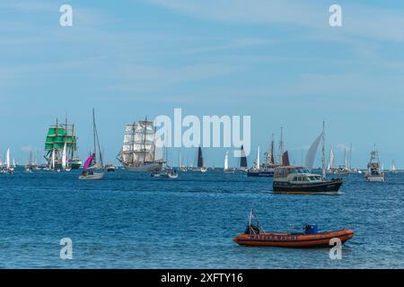 Windjammer Parade, Kieler Woche 2024, Kieler Fjord, Falkenstein Strand, Kiel, Schleswig-Holstein, Deutschland, Stockfoto