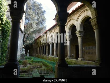 Ein atemberaubender Blick auf den spektakulären Kreuzgang am 18.02.2014 Guimarães, Portugal - Alberto Sampaio Museum, Guimaraes, Portugal Stockfoto