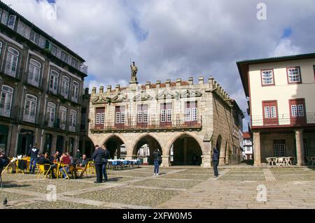 18-02-2014 Guimarães, Portugal - Ein atemberaubender platz mit seiner bemerkenswerten Architektur und seinem Charme Stockfoto