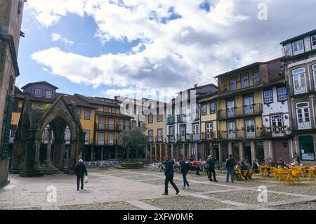 18-02-2014 Guimarães, Portugal - Ein atemberaubender platz mit seiner bemerkenswerten Architektur und seinem Charme Stockfoto