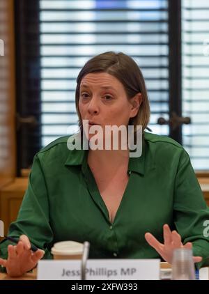 BILDER ABLEGEN. Juli 2024. Die Labour-Abgeordnete Jess Phillips behielt ihren Sitz in Birmingham Yardley, nachdem sie 11.275 Stimmen gewonnen hatte. Sie verlangte, dass Demonstranten während ihrer Siegesrede "rausgeschmissen" werden, als sie von pro-palästinensischen Gesängen gestürmt wurde. Westminster, Großbritannien. März 2024. Der Labour-Abgeordnete Jess Phillips nimmt an einer Parlamentarischen Veranstaltung im Haus des Unterhauses in Westminster Teil. Kredit: Maureen McLean/Alamy Stockfoto