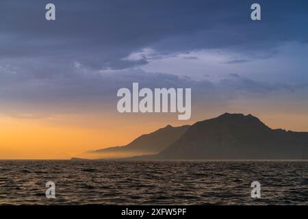 Mount Candina bei Sonnenaufgang, Liendo, Kantabrien, Spanien. August 2017. Stockfoto