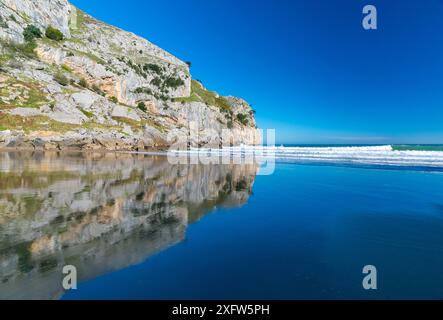 San Julian Beach, Liendo, Kantabrien, Spanien. Oktober 2017. Stockfoto