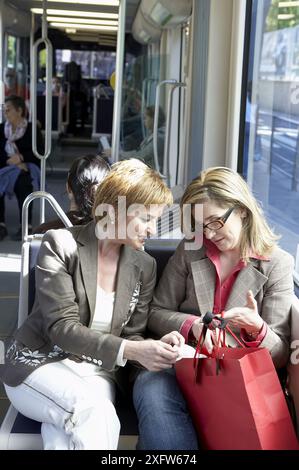 Pendler. Straßenbahn. Bilbao Bizkaia, Baskenland. Spanien. Stockfoto