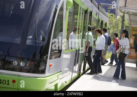 Pendler. Straßenbahn. Bilbao Bizkaia, Baskenland. Spanien. Stockfoto