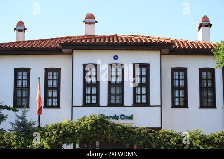 Ein traditionelles türkisches Haus im Bezirk Aziziye. Das Haus wurde im 20. Jahrhundert erbaut. Das Haus wird derzeit als Hotel genutzt. Stockfoto