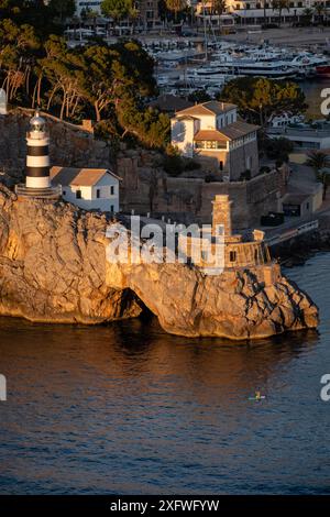 Leuchtturm Punta de Sa Creu, Hafen Soller, Mallorca, Balearen, Spanien. Stockfoto