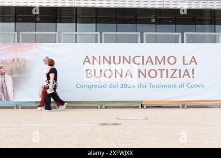 Torino, Italien. Juli 2024. Raduno Nazionale dei Testimoni di Geova presso il Pala Inalpi di Torino, Italien. - Venerdì 5 luglio 2024 - Cronaca - (Foto Matteo SECCI/LaPresse) - italienische Nationalversammlung der Zeugen Jehovas in Turin, Italien. - freitag, 5. Juli 2024 - News - (Foto Matteo SECCI/LaPresse) Credit: LaPresse/Alamy Live News Stockfoto