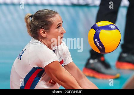 Manila, Philippinen. Juli 2024. Helena Havelkova aus Tschechien gibt den Ball während des Spiels zwischen Tschechien und Argentinien beim FIVB Women's Volleyball Challenger Cup 2024 in Manila, Philippinen, am 5. Juli 2024. Quelle: Rouelle Umali/Xinhua/Alamy Live News Stockfoto