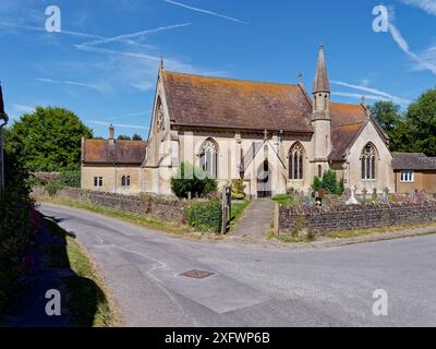 St. Mary's Catholic Church mit Weg und Eingang mit Friedhof in East Hendred, Wantage, Oxfordshire, England Stockfoto