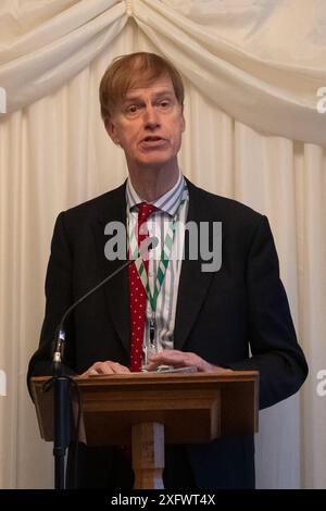 SPEICHERT BILDER. Juli 2024. Stephen Timms wurde nach den gestrigen Parlamentswahlen zum Parlamentsabgeordneten für East Ham gewählt. Westminster, Großbritannien. November 2023. Stephen Timms Abgeordneter nimmt an einem Paliamentsempfang im Unterhaus Teil. Kredit: Maureen McLean/Alamy Stockfoto