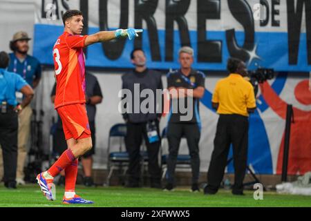 Houston, USA. Juli 2024. HOUSTON, TEXAS - 4. JULI: Argentiniens Torhüter #23 Emiliano Martinez feiert, nachdem er beim CONMEBOL 2024 Copa America Turnier am 4. Juli 2024 im NRG Stadium in Houston, Texas, einen Elfmeterschießen eingespart hat. (Foto von Juan Finol/SIPA USA) Credit: SIPA USA/Alamy Live News Stockfoto