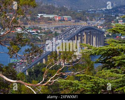 Tasman Bridge, fünfspurige Brücke über den Derwent River, Hobart Tasmania, Australien. Stockfoto