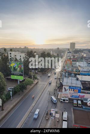 Die Sonne geht über der Stadt Eldoret im Westen Kenias auf. Eldoret ist ein wichtiger landwirtschaftlicher Drehpunkt und Heimat der kenianischen Laufkultur. Stockfoto