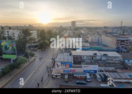 Die Sonne geht über der Stadt Eldoret im Westen Kenias auf. Eldoret ist ein wichtiger landwirtschaftlicher Drehpunkt und Heimat der kenianischen Laufkultur. Stockfoto