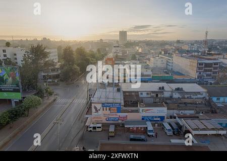 Die Sonne geht über der Stadt Eldoret im Westen Kenias auf. Eldoret ist ein wichtiger landwirtschaftlicher Drehpunkt und Heimat der kenianischen Laufkultur. Stockfoto