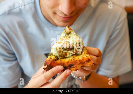 Pesto-Sauce im Stil von neapel authentischer Pizza Backofen frisch zubereitet. Stockfoto