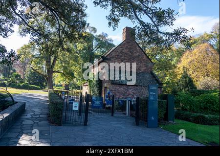 Die Heimat von Captain Cook, der Australien 1770 entdeckte, befindet sich in den Fitzroy Gardens in Melbourne, Victoria, Australien. Das Ferienhaus ist bekannt als „ Stockfoto