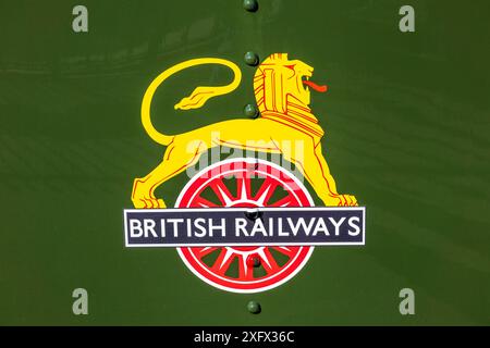 Das Emblem der British Railways „Lion & Wheel“ verwendete 1948-56 auf der Beilage einer erhaltenen Dampflok der West Somerset Railway in England Stockfoto