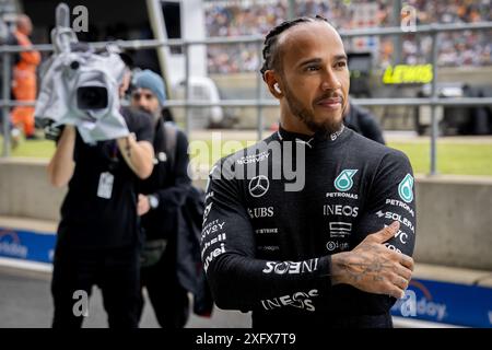 Silverstone, Großbritannien. Juli 2024. SILVERSTONE - Lewis Hamilton (Mercedes) während des ersten freien Trainings vor dem britischen GP. ANP SANDER KONING Credit: ANP/Alamy Live News Stockfoto