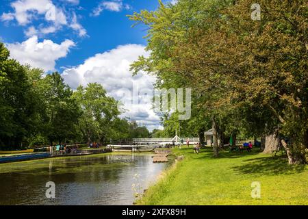 Burritts Rapids, Ontario, Kanada, 30. Juni 2024. Die von Hand betriebene King-Post-Schwinge-Brücke ist nun für den Nahverkehr gesperrt. Stockfoto