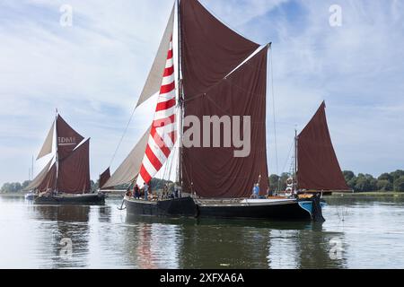 Themse Segel Barge Mirosa und Edmeon ein immer noch ruhiger Fluss Orwell Suffolk England Stockfoto