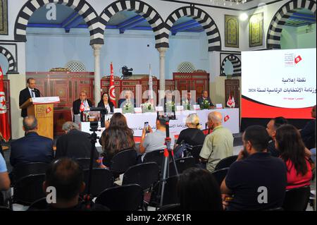 Tunis, die ISIE hielt die Pressekonferenz am Donnerstag ab. Oktober 2024. Am 4. Juli 2024 hält die Unabhängige hohe Behörde für Wahlen (ISIE) in Tunis eine Pressekonferenz ab. Die ISIE hielt die Pressekonferenz am Donnerstag ab und gab bekannt, dass die Präsidentschaftswahlen des Landes am 6. Oktober 2024 stattfinden werden. Quelle: Adel Ezzine/Xinhua/Alamy Live News Stockfoto