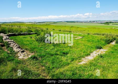 Die archäologischen Überreste eines römischen Tempels in Maiden Castle, Dorset, Großbritannien - John Gollop Stockfoto