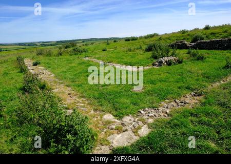 Die archäologischen Überreste eines römischen Tempels in Maiden Castle, Dorset, Großbritannien - John Gollop Stockfoto