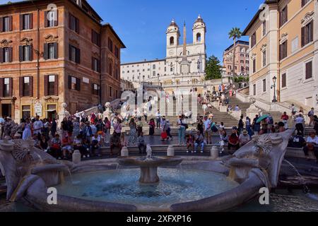 Piazza di Spagna, Fontana della Barcaccia und die Spanische Treppe in Rom, Italien Stockfoto