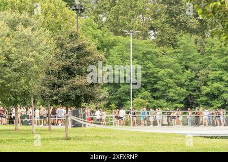 Torino, Italien. Juli 2024. Alcune immagini delle Code per entrare all'undicesima edizione del Kappa FutureFestival presso Parco Dora a a Torino, Italia - Cronaca - Venerdì 5 Luglio 2024 - (Foto Giacomo Longo/LaPresse) einige Bilder der Reihe, die bei der 11. Ausgabe des Kappa FutureFestivals im Parco Dora in Turin erscheinen soll, Italien - News - Freitag, 5. Juli 2024 - (Foto Giacomo Longo/LaPresse) Credit: LaPresse/Alamy Live News Stockfoto